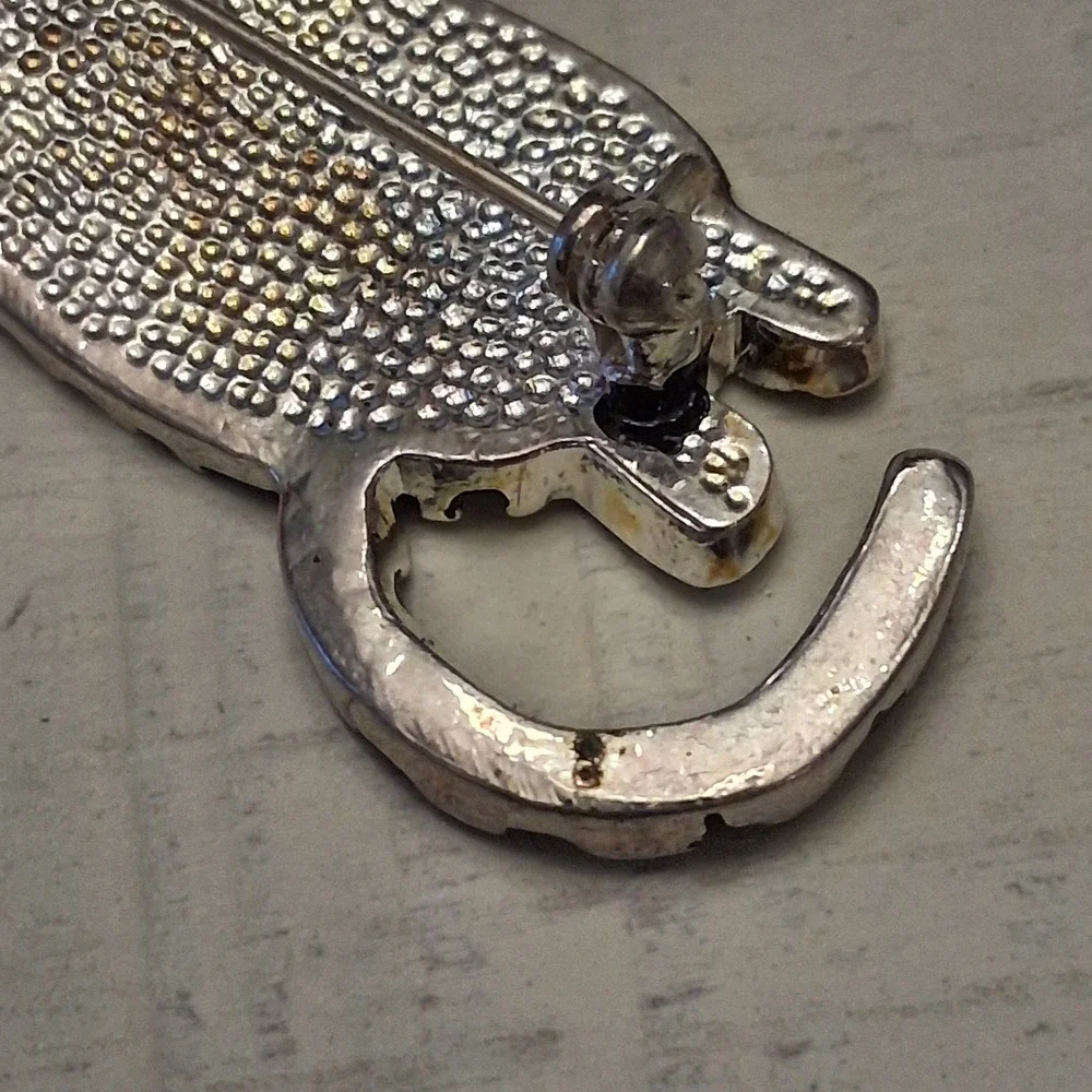 Vintage Silver Tone Striped Sitting Cat Brooch Pin Feline Jewelry